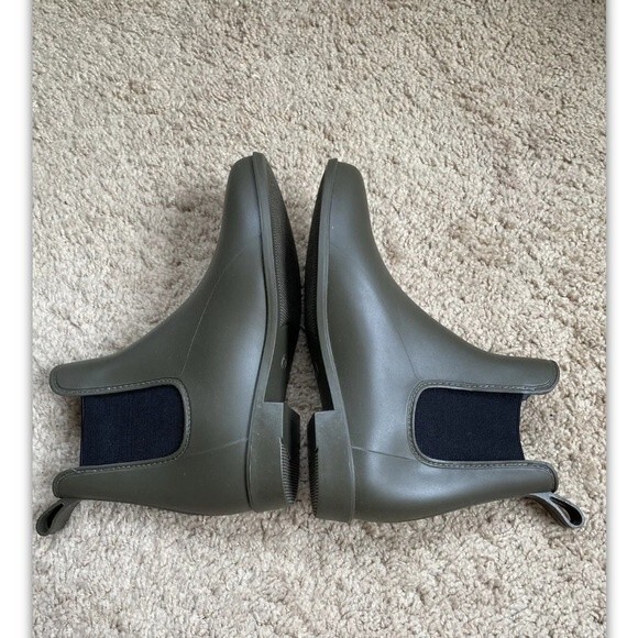 Target Women's Chelsea Rain Boots Military Green Khaki Size 7 Waterproof - Picture 8 of 9